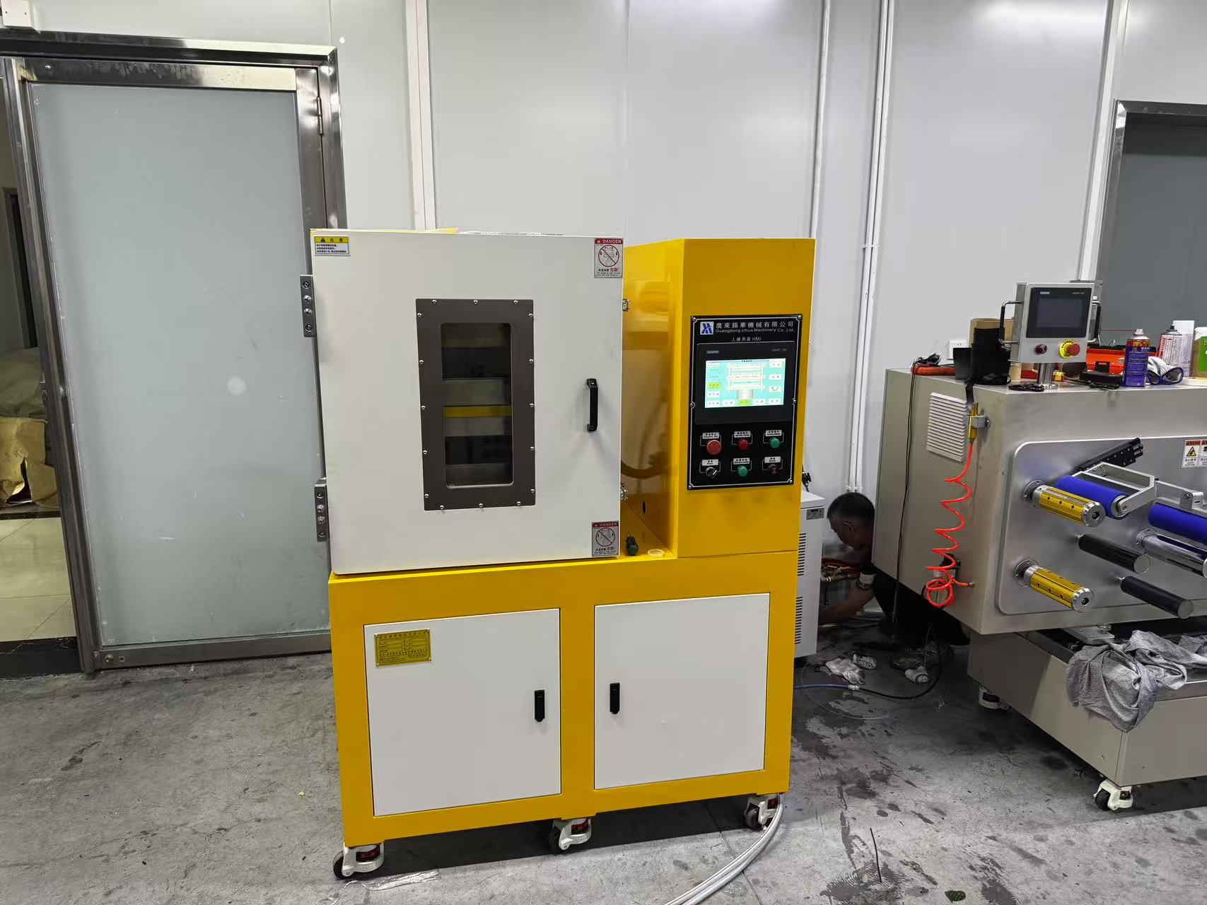 FEP PVDF氟橡（xiàng）膠壓片 100噸平板硫（liú）化機